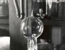 Vem uppfann glödlampan först?